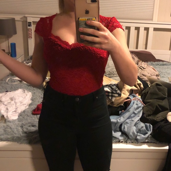 Red Lace Bodycon dress - Picture 6 of 6